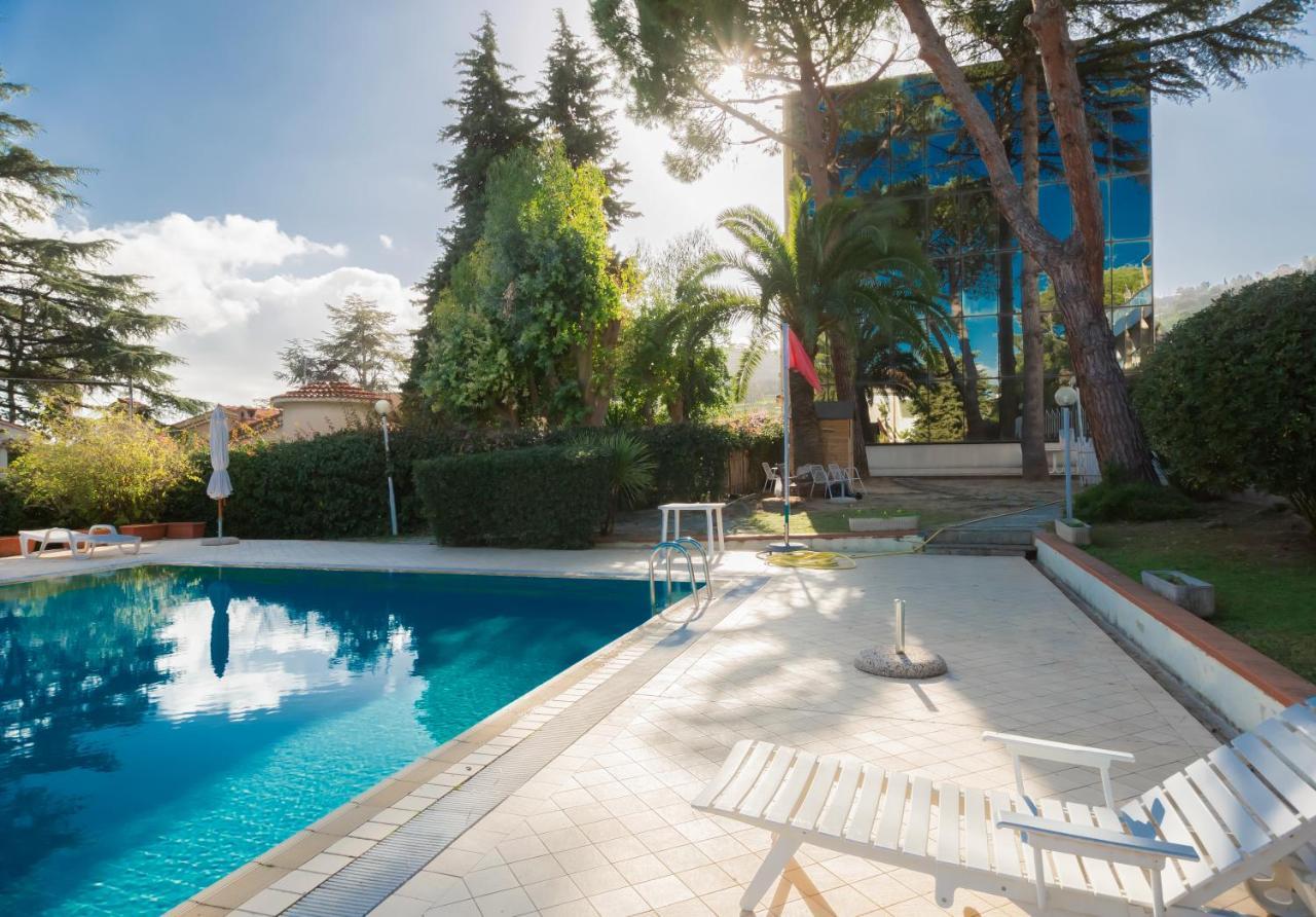 I Giardini Del Sole Con Piscina By Wonderful Italy Appartement San Remo Buitenkant foto